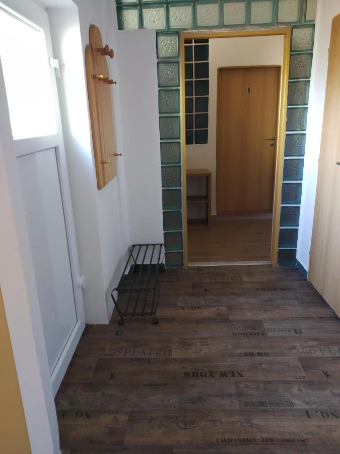 דירות Melcany Apartman Blizko Brna S Dobovymi Dekoracemi מראה חיצוני תמונה