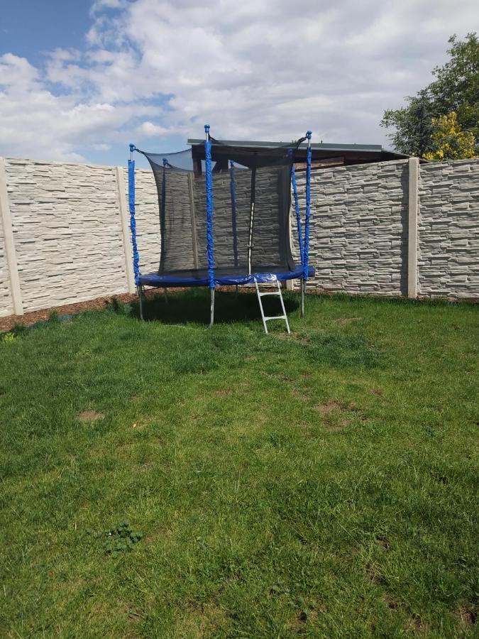 דירות Melcany Apartman Blizko Brna S Dobovymi Dekoracemi מראה חיצוני תמונה
