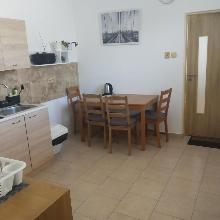 דירות Melcany Apartman Blizko Brna S Dobovymi Dekoracemi מראה חיצוני תמונה
